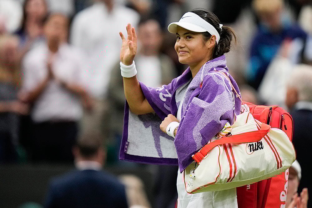 Emma Raducanu of Britain - | Photo: AP/Alberto Pezzali